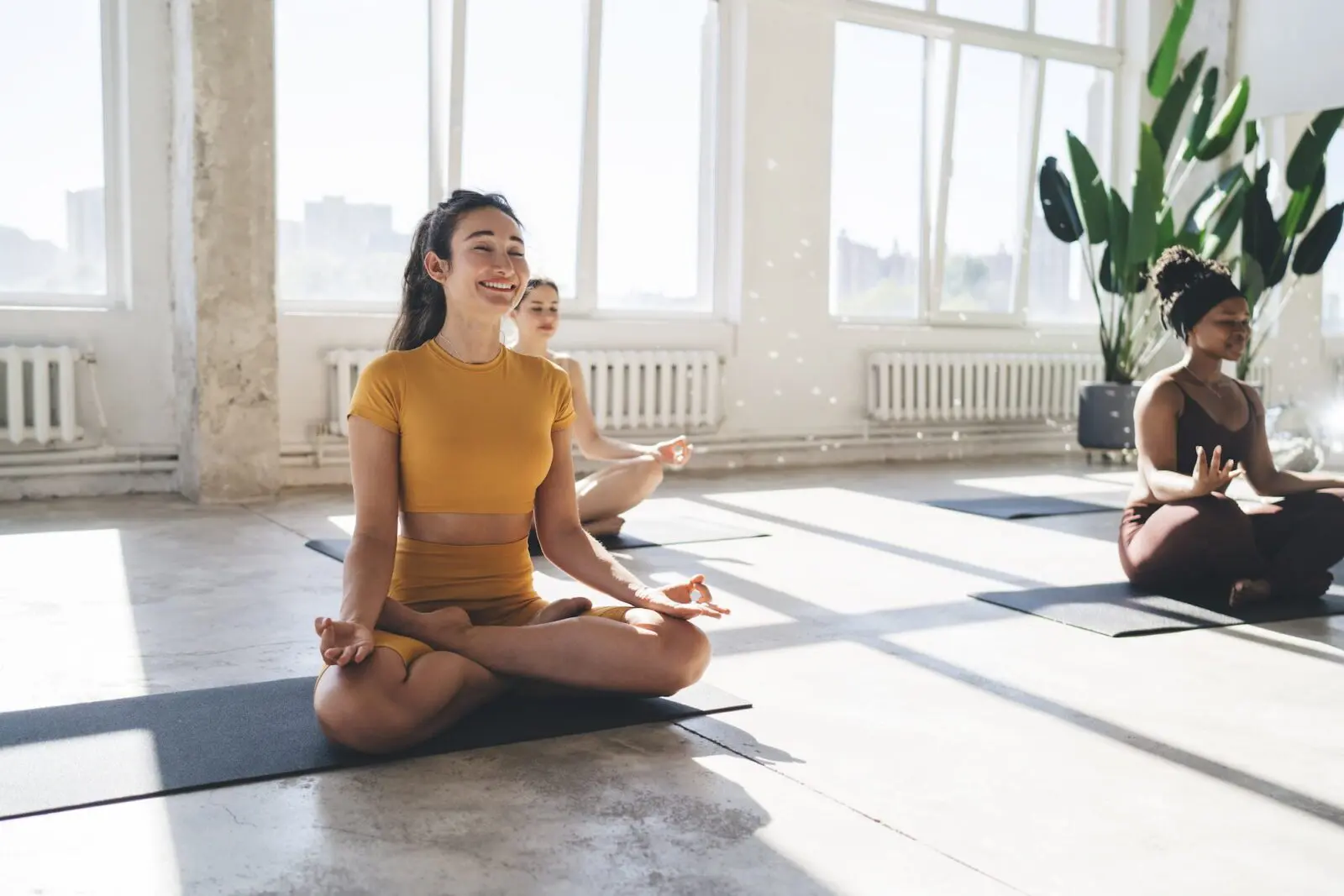 Hasya Yoga: Odkryj moc śmiechu i radości w praktyce jogi