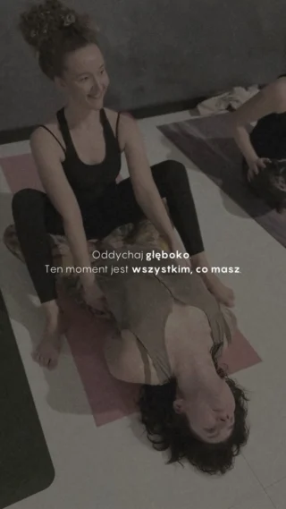 Oddychaj głęboko.

Nie po to, żeby uciec od tego, co jest. Tylko po to, żeby naprawdę tu być.

Ten moment nie musi być idealny, spokojny ani uporządkowany. Wystarczy, że na chwilę wrócisz do oddechu i poczujesz: jestem.

#oddech #obecnosc #joga #spokoj #portalmocy
