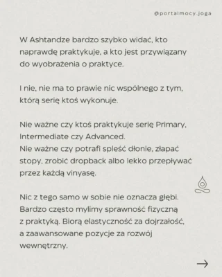 Wiele osób myśli, że Ashtanga to kwestia fizycznej intensywności. Nie jest. 
Chodzi o konfrontację.
Konfrontację z Twoimi nawykami. Twoją próżnością. Twoim uzależnieniem od osiągnięć. Twoją potrzebą bycia wyjątkowym. Twoją niezdolnością do pozostania w bezruchu. Twoją niezdolnością do wytrwania, gdy nic ekscytującego się nie dzieje.

Dlatego tak wielu ludzi w szybko rezygnuje z tej metody, obwiniając samą Ashtangę.
Bo w pewnym momencie praktyka przestaje karmić ego.
Praktyka obnaża wszystko...

#jogawrocław #ashtangajogawrocław #ashtangapolska #jogawewrocławiu #ashtangajoga