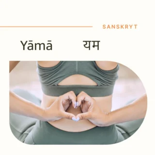 🧘‍♀️ Yama: Fundamenty moralne w jodze 🧘‍♂️

Joga to nie tylko fizyczne ćwiczenia, ale również głęboka praktyka duchowa, która zaczyna się od wewnętrznej pracy nad sobą. Pierwszy z ośmiu członów jogi, Yama, to zbiór zasad etycznych, które pomagają nam żyć w harmonii z otaczającym światem i sobą samym.

Dwie kluczowe Jamy to:

Ahimsa 💖 To nie tylko unikanie przemocy wobec innych, ale również troska poprzez współczucie, życzliwość i szacunek. 
Ahimsa jest skierowana przede wszystkim do siebie! 
Ahimsa sugeruje nam, abyśmy codziennie starali się nie szkodzić żadnej istocie – zarówno poprzez nasze działania, jak i myśli. To także zachęta do tego, aby praktykować łagodność wobec siebie, nie oceniać siebie zbyt surowo, i dbać o swoje ciało i umysł z miłością. 🌿🧡
Satya 💖 Życie w zgodzie z prawdą to coś więcej niż tylko mówienie prawdy. Satya to także odwaga do bycia autentycznym i szczerym – zarówno wobec innych, jak i siebie samego. To wyzwanie, by żyć zgodnie ze swoimi wartościami, być wiernym sobie i unikać fałszu oraz obłudy w codziennym życiu. Satya uczy nas, że prawda jest fundamentem zaufania i harmonii w relacjach. 🗣️🌟

Praktykowanie tych zasad w codziennym życiu tworzy solidne fundamenty do dalszej praktyki jogi, prowadząc do głębszego zrozumienia siebie i otaczającego świata. Joga zaczyna się na macie, ale jej prawdziwe wartości przenikają do każdego aspektu naszego życia. 🌍✨

#joga #yama #ahimsa #satya #etyka #rozwójduchowy #mindfulness #yogainspiration #zdrowiepsychiczne #harmonia #filozofiajogi