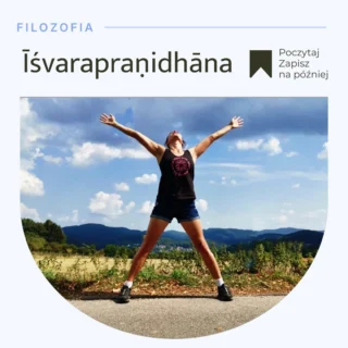 Ishvara (ईश्वर) – często tłumaczone jako “Bóg”, “boskość” lub “najwyższa świadomość” 🌟. W filozofii jogi Ishvara niekoniecznie oznacza osobowego Boga, ale raczej uniwersalną, transcendentną siłę, zasadę, która rządzi wszechświatem 🌌. To coś, co jest większe od jednostki, co obejmuje wszystko i istnieje w każdym aspekcie życia 🌍.

Pranidhana (प्रणिधान) – to “oddanie”, “poświęcenie” lub “zaufanie” 🙏. Słowo to odnosi się do aktu świadomego poddania się, odpuszczenia własnej kontroli i zaufania temu, co przynosi życie 💫.

Razem, Ishvara Pranidhana oznacza “oddanie się wyższej mocy” lub “zaufanie uniwersalnej świadomości” 🌿. Jest to głęboka zasada jogi, która polega na porzuceniu ego i kontroli nad tym, co dzieje się w naszym życiu, i zaufaniu, że istnieje większy porządek, który nas prowadzi 🌀.

W praktyce jogi Ishvara Pranidhana uczy nas akceptacji rzeczywistości, odpuszczania perfekcjonizmu 🎯, a także zrozumienia, że nie wszystko jest pod naszą kontrolą. To wyraz duchowego zaufania i pokory, które przynosi wewnętrzny spokój 🧘‍♀️.

Ishvara Pranidhana to nie bierne poddanie się losowi, ale głęboka, świadoma akceptacja tego, że nie zawsze wszystko musi iść zgodnie z naszym scenariuszem – i to jest w porządku ✨.

Zaufaj życiu, otwórz się na to, co przynosi, a odnajdziesz spokój i wewnętrzną harmonię 🌿.